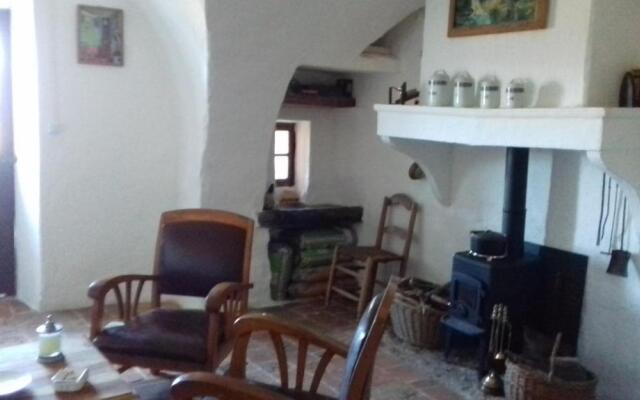 Chambre et pièce à vivre indépendantes