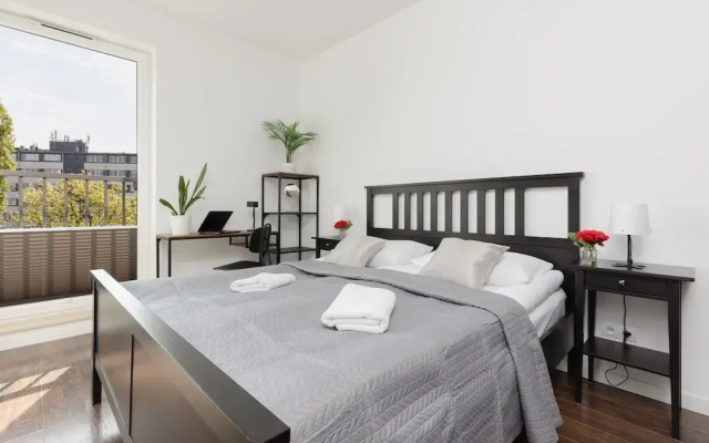 Bright Warsaw Apartment by Renters