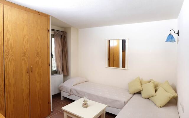 Enjoy the Great Amenities Offerd at the Mourtzanakis Residence