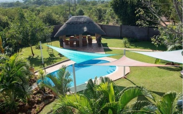 Room in Villa - Zambezi Family Lodge - Leopard Room
