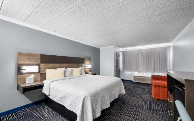 Admiralty Inn & Suites - a Red Collection Hotel