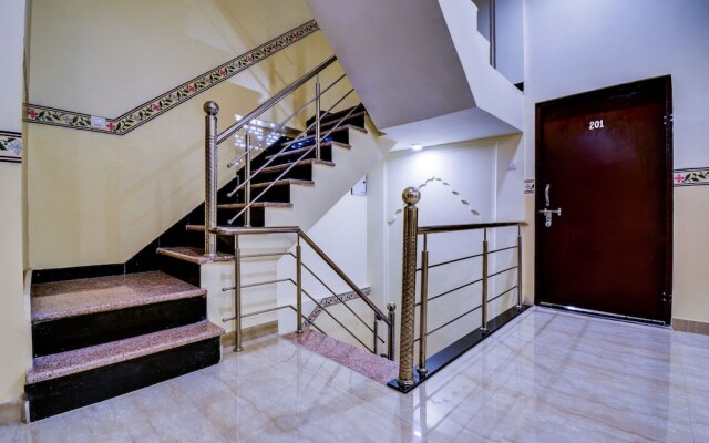 OYO 22287 Hotel Dev Palace