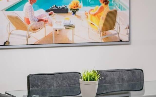 Cool and Comfortable 2 Bedroom Den