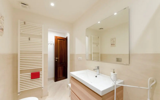 Bright 2BR flat in Rapallo Centre