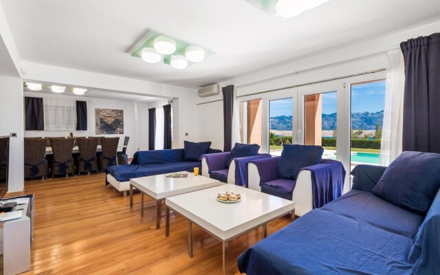 Amazing Home in Pag With 5 Bedrooms, Wifi and Outdoor Swimming Pool