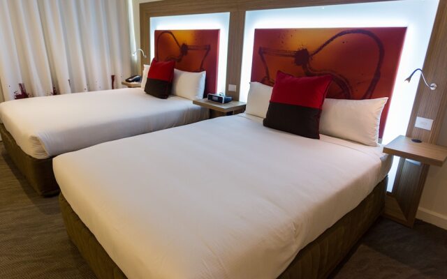 Novotel Sydney West HQ Hotel