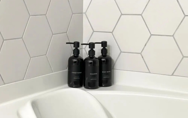 Modern Cosmopolitan APT Mid-hollywood Free Parking