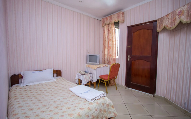 La Grand Chez Johnson Hotel Muyenga