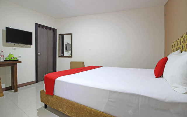 RedDoorz near UNS Solo – Guest Rooms – Karanganyar