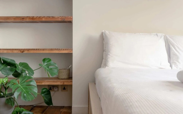 Bright, Spacious Two-bed in Hackney