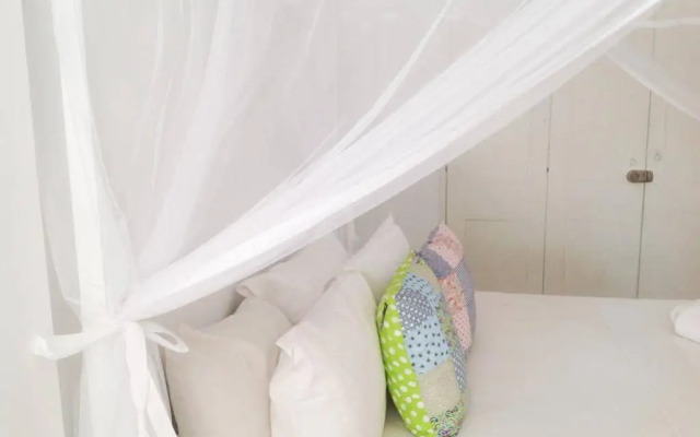 Colombo 7 - A Charming White Room