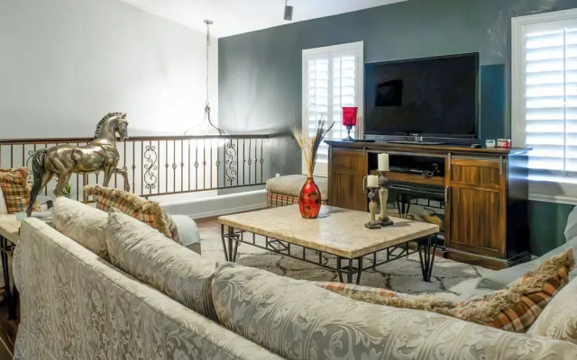 Spacious, Fully Equipped 5BR Home w/ Pool