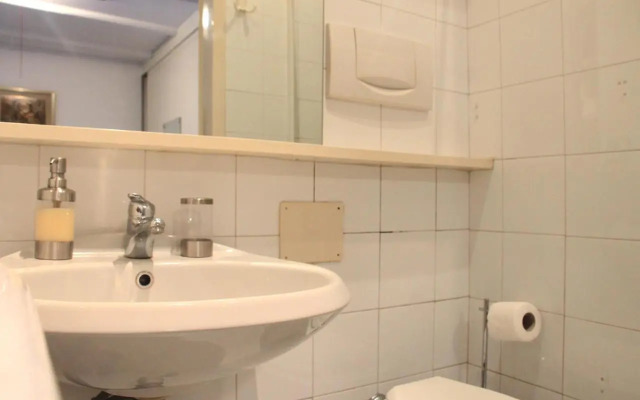 Basement Turati 3 -Consulates District