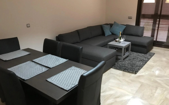 Luxury apartment set in Doña Julia Golf Course