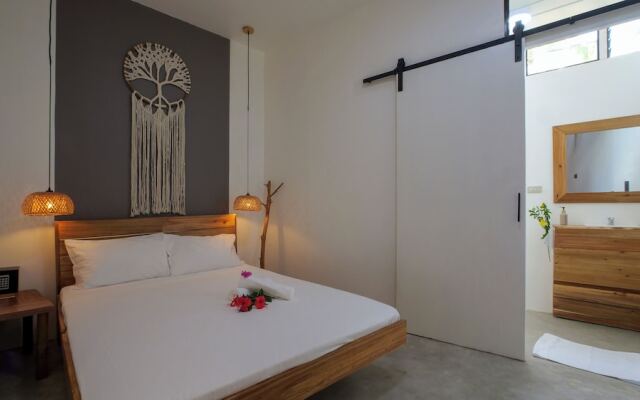 Sip Sunset Hostel and Lounge