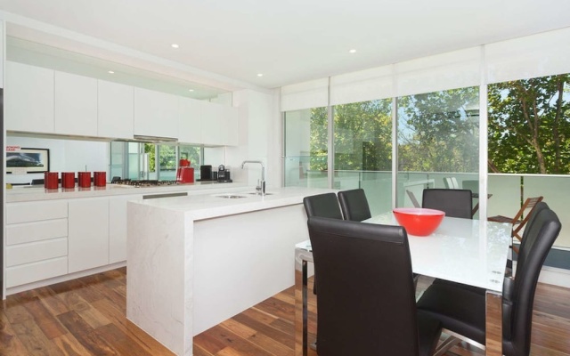 Apartment on Broadway – Guest Rooms – Melbourne