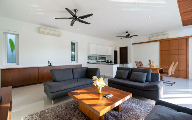Miami-Style 2BR Pool Villa Janine Kamala