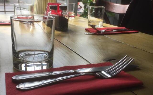 Trowel And Hammer Inn