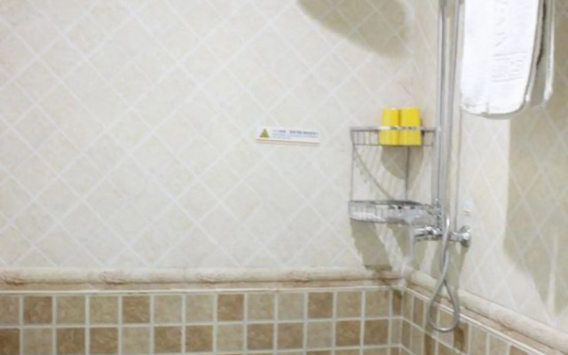 Super 8 Hotel (Beijing South Railway Station Yongdingmen Outer Street)