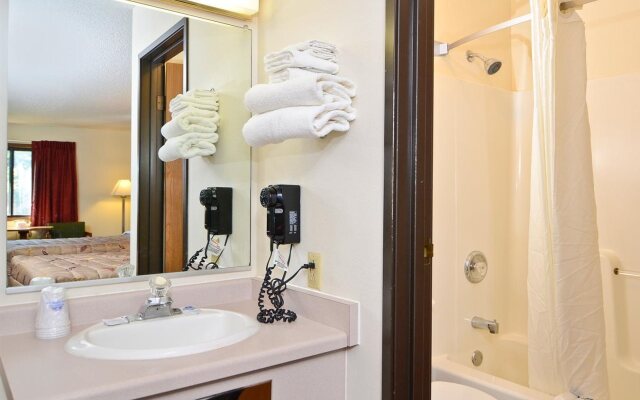 Super 8 by Wyndham Hayward WI