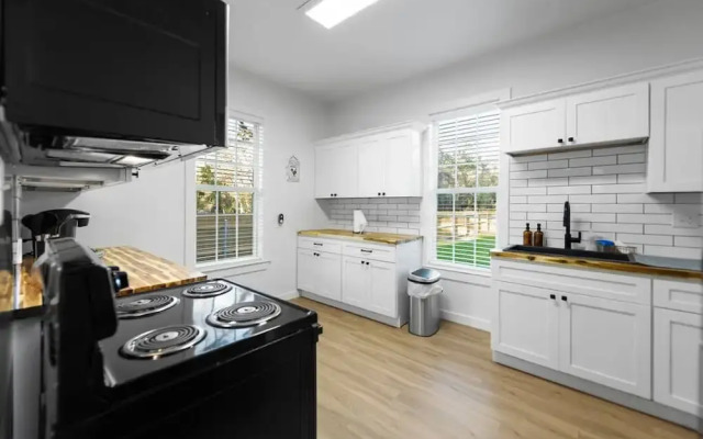 New Charming 2-bedroom Home Minutes to Downtown