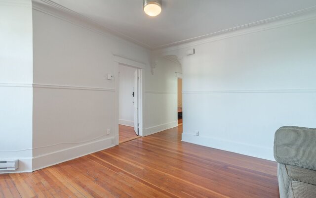 Beautiful 6BR Apt Near Olympic Stadium
