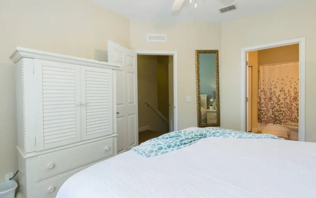 Lucaya Village - 2960 Lucayan Harbour Circle 1-104