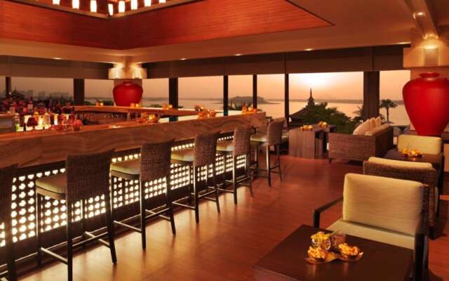 Anantara Residences - Beachfront - Private Beach and Lagoon Pool