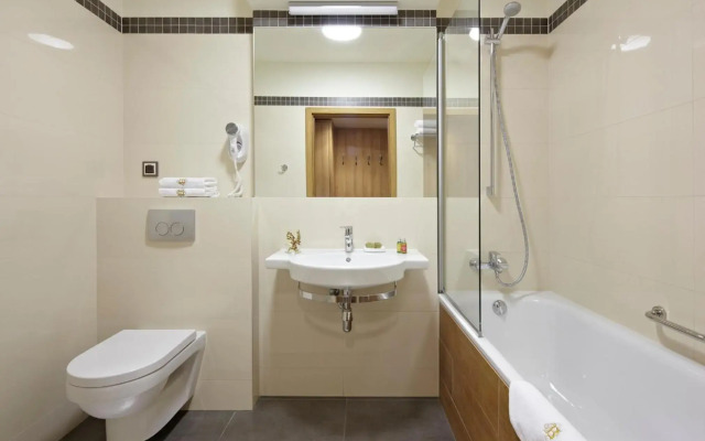 Mercure Wiazowna Brant