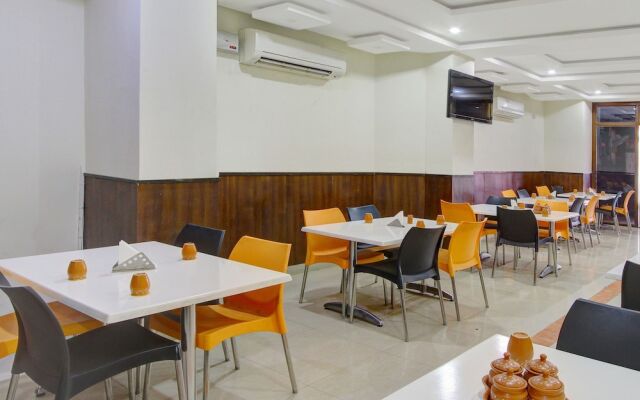 OYO 10596 Hotel Indu
