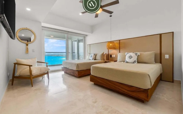Luxury 4 BR Condo Amazing Views - Beach - Pools