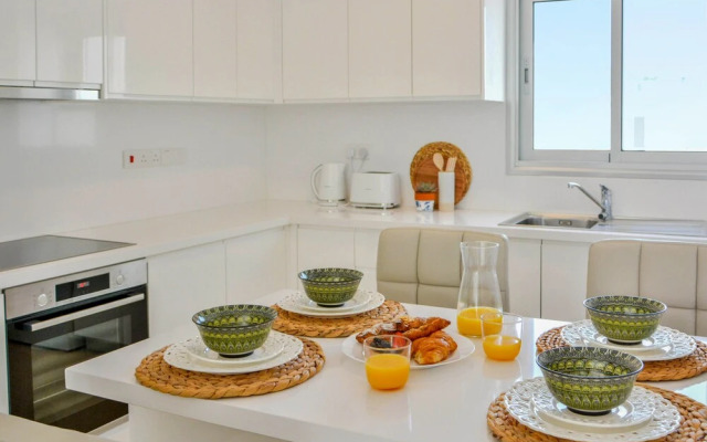 Phaedrus Living: Seaside Luxury Flat Lighthouse 67