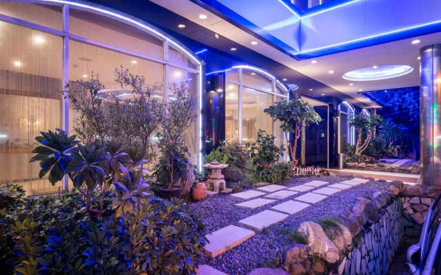 Golden Phoenix Hotel