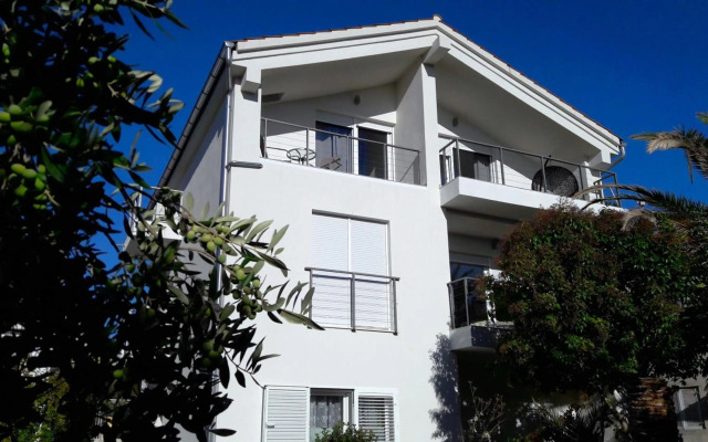 Refresh Boutique Apartments