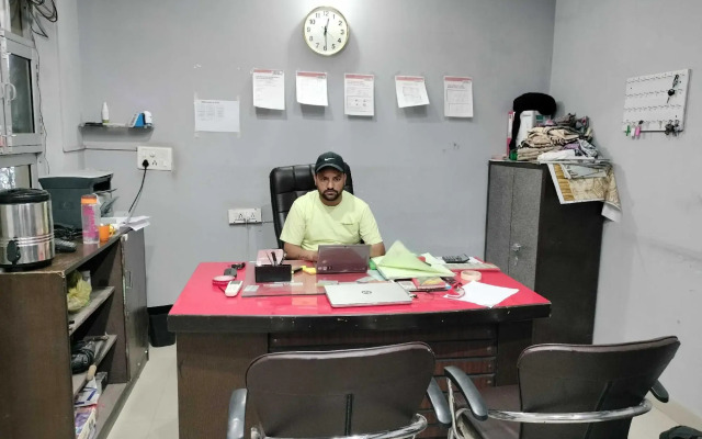 Oyo 92004 Rajeev Pg Guest House