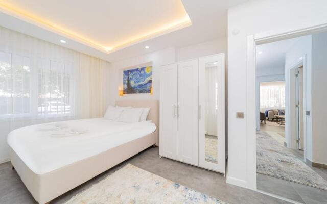 Central Located Big Spacious Flat in Muratpasa