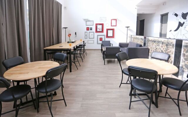 OYO Townhouse 020 Huda Metro South City 1