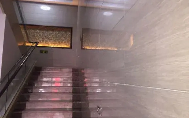 Xixia Chaoyue Business Hotel