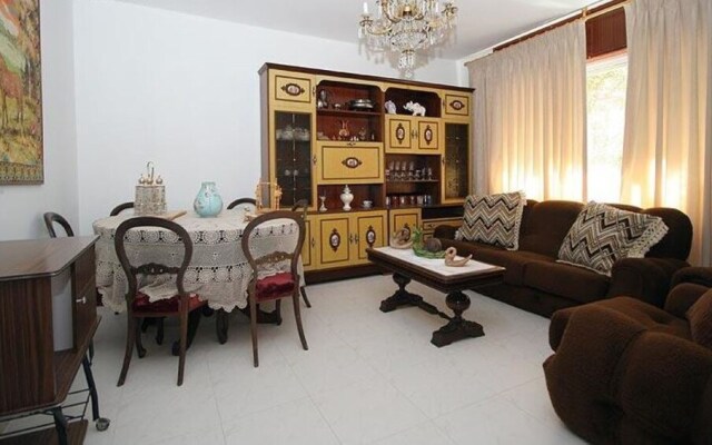 Apartment - 4 Bedrooms with Sea views - 107766