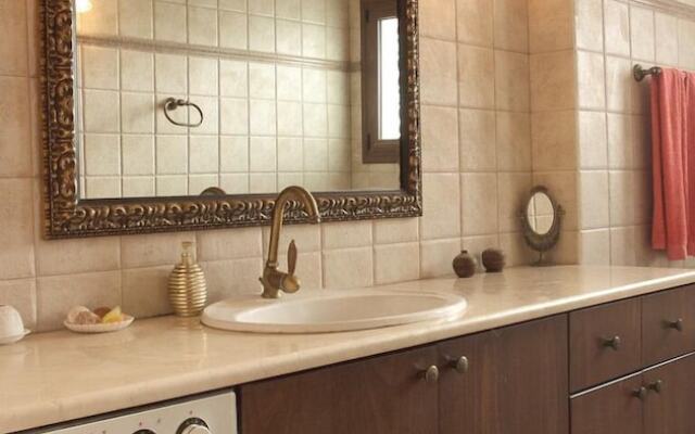 Beautiful Home in Finikia With Wifi and 3 Bedrooms