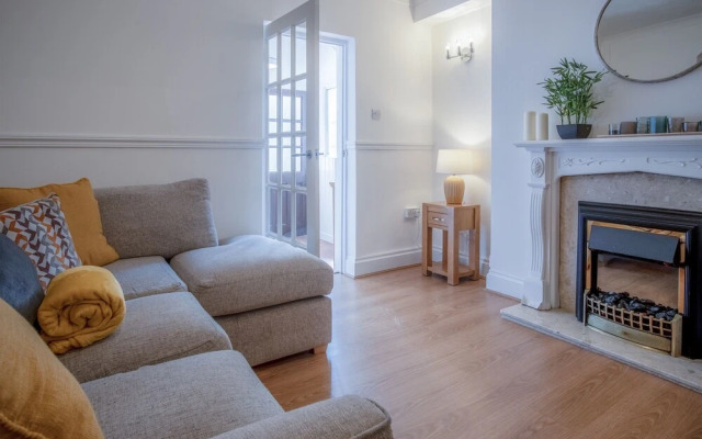 Ivy Cellar - 1 Bedroom Apartment - Tenby