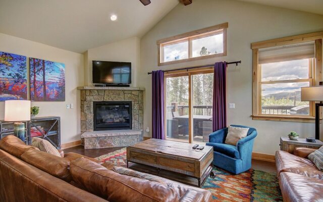 Maggie Point 3 Bedroom Townhouse by RedAwning