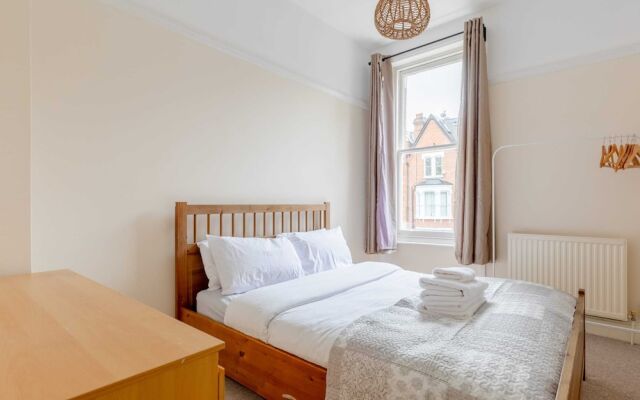 Roomy 3BD by Hampstead Heath!
