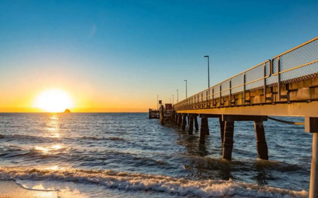 Coastal Vibes - Palm Cove