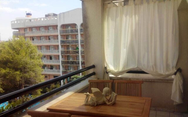 Apartment with One Bedroom in Salou, with Wonderful Mountain View, Pool Access And Wifi - 850 M From the Beach