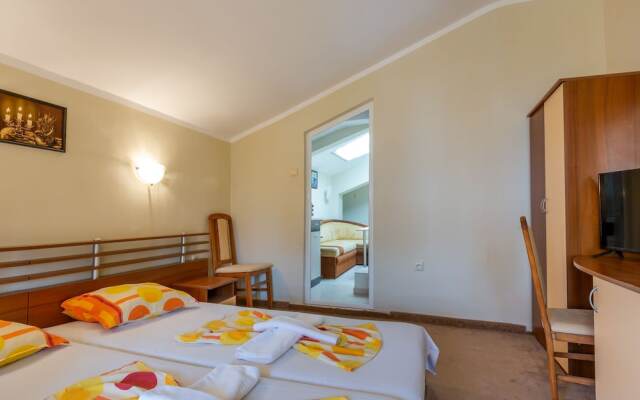 1 Bedroom Apartment in Dafinka Guest House