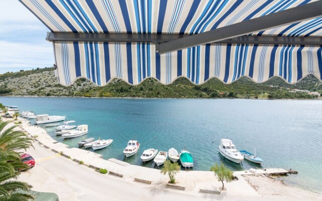 Miranda - Quiet & Next to the sea - A4