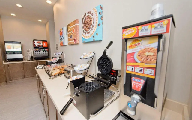 Staybridge Suites Houston - Humble Beltway 8 E by IHG