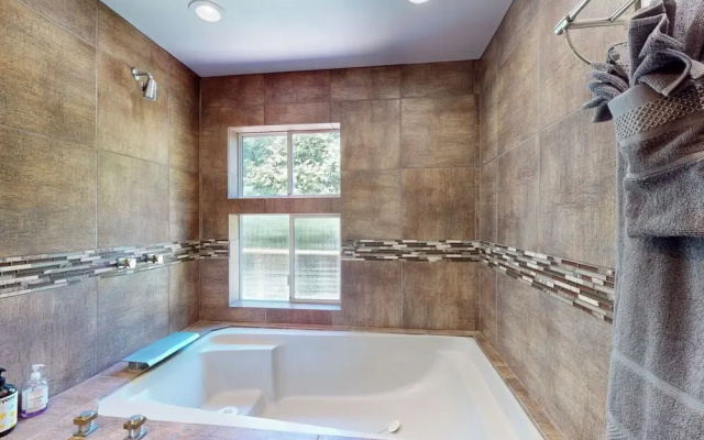 4BR Dog-friendly House w/ Ocean View