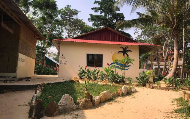 Yellow Moon M23 Hostel